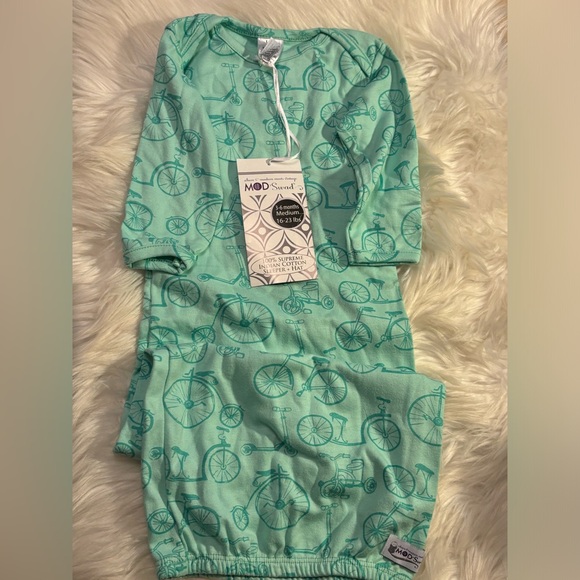 ModSwad Infant Swaddle Gown with Hat - Picture 2 of 6